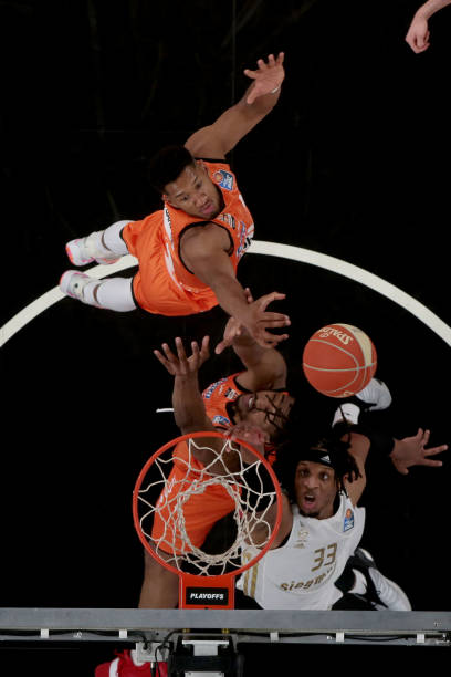 在理想与现 在理想与现